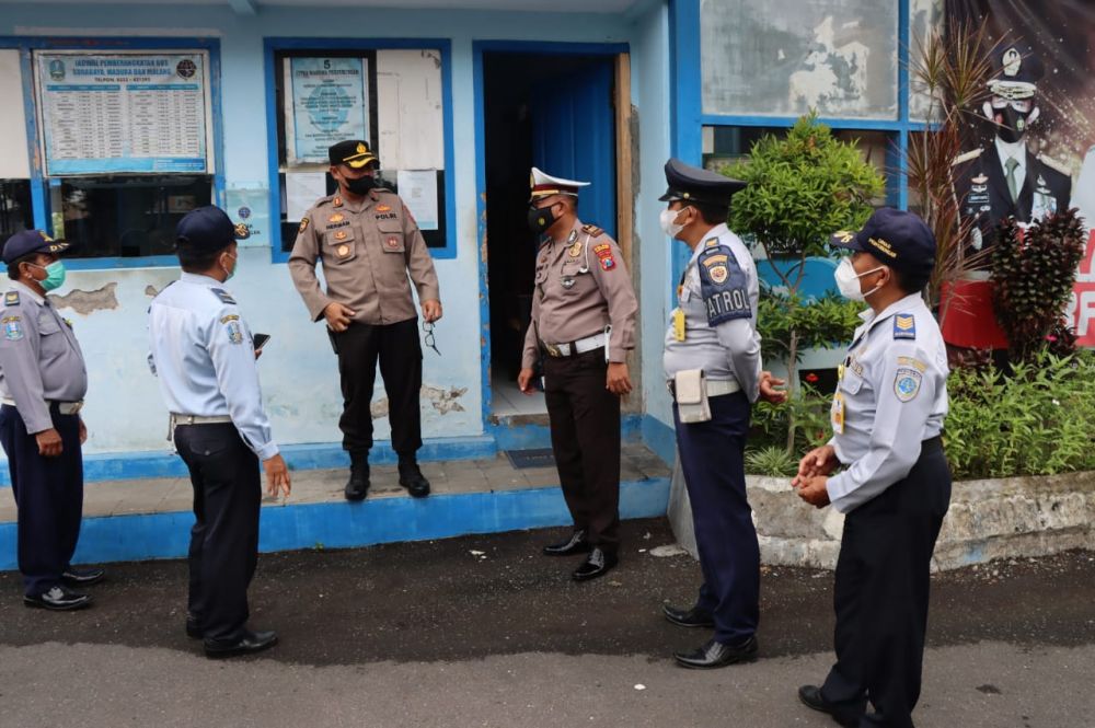 Kapolres Bondowoso AKBP Herman Priyanto saat cek terminal