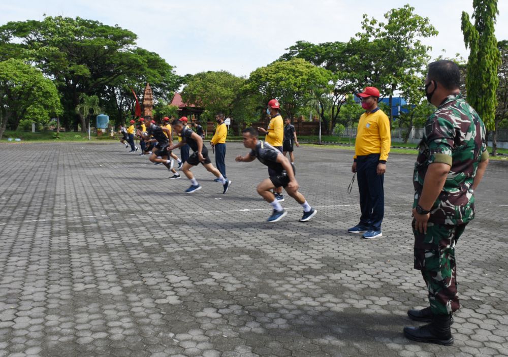 Siswa Pusdikpel Kodiklatal lakukan Samapta akhir