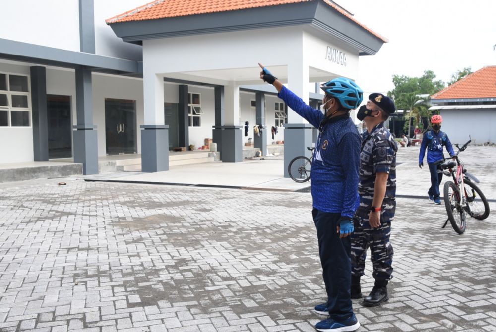 Dankodiklatal Laksamana Madya TNI Nurhidayat saat meninjau tempat mendidik pasukan khusus