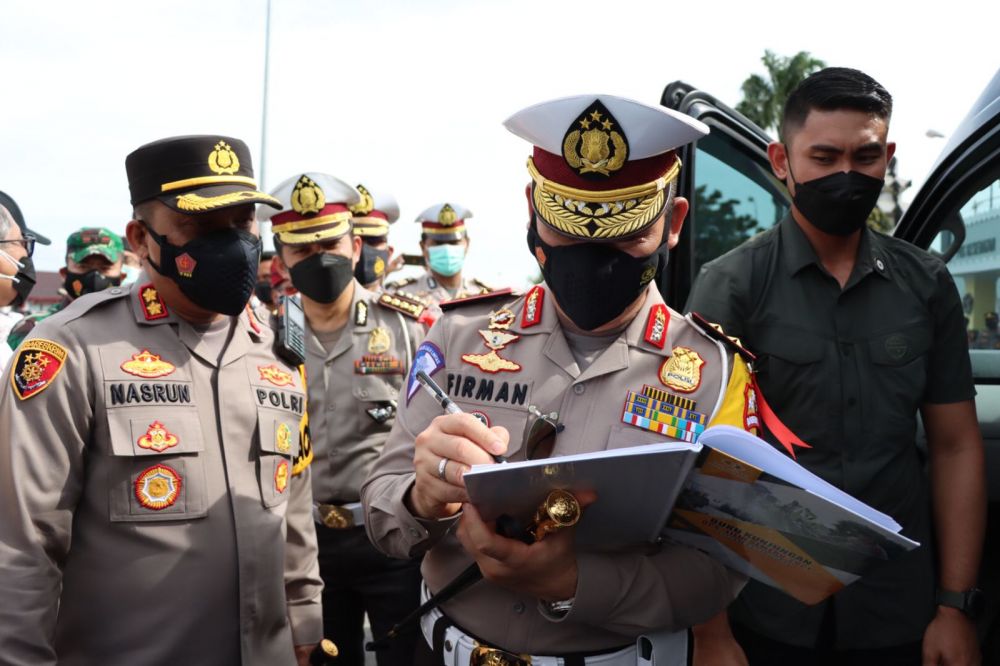 Kapolresta Banyuwangi AKBP Nasrun Pasaribu dampingi Kakorlantas Polri Irjen Pol Drs. Firman Shantyabudi