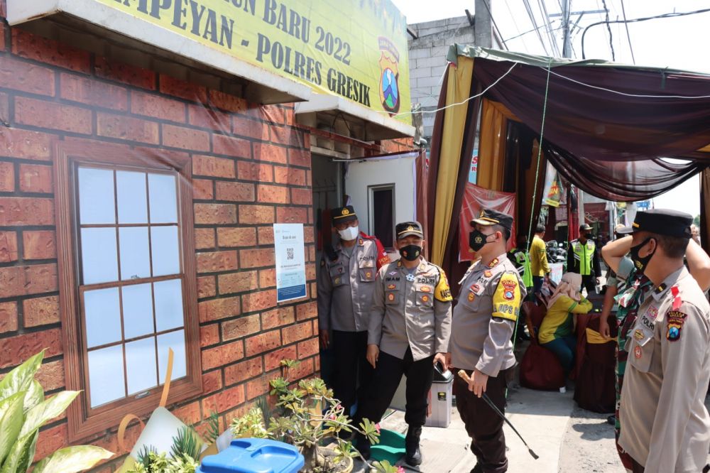 Kapolres Gresik AKBP Mochamad Nur Azis saat cek pospam