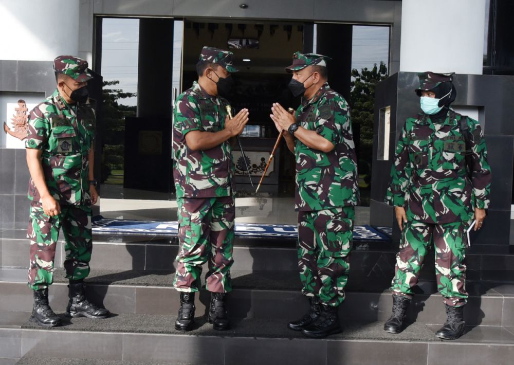 Dankodiklatal Laksamana Madya TNI Nurhidayat menerima kunker Danlantamal V Surabaya Laksma TNI Yoos Suryono Hadi