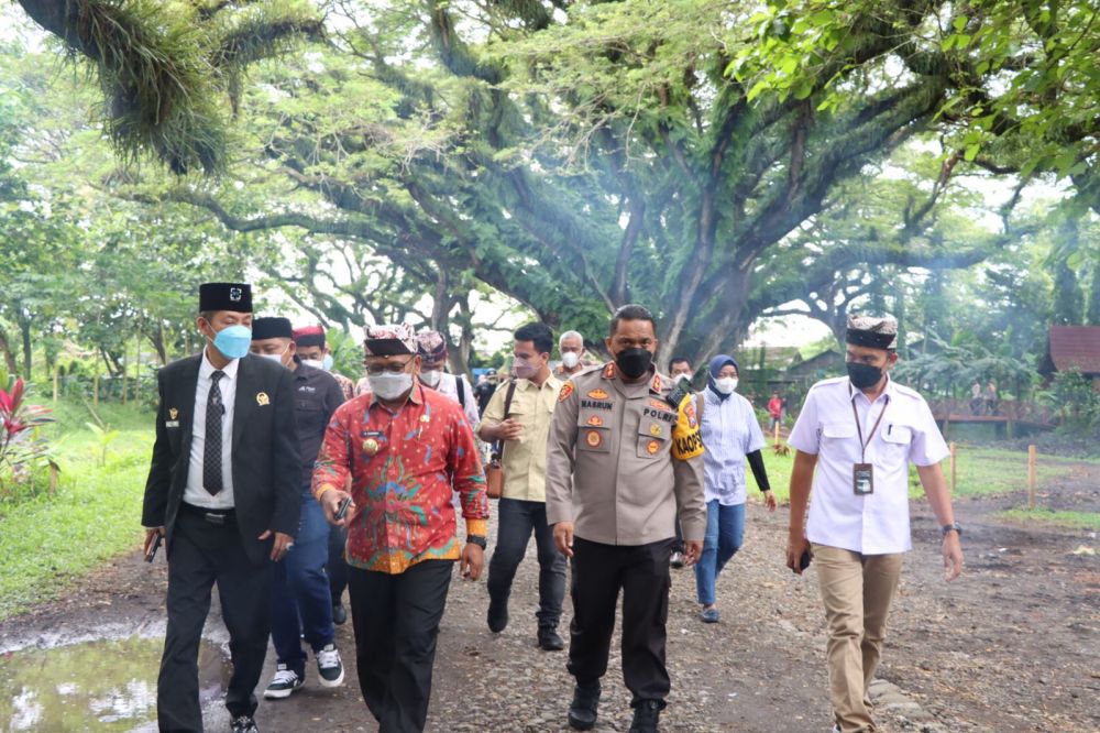 Kapolresta Banyuwangi AKBP Nasrun Pasaribu saat cek lokasi