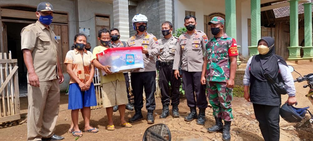 Kapolres Kediri Kota AKBP Wahyudi cek langsung lokasi bencana dan berikan paket bantuan