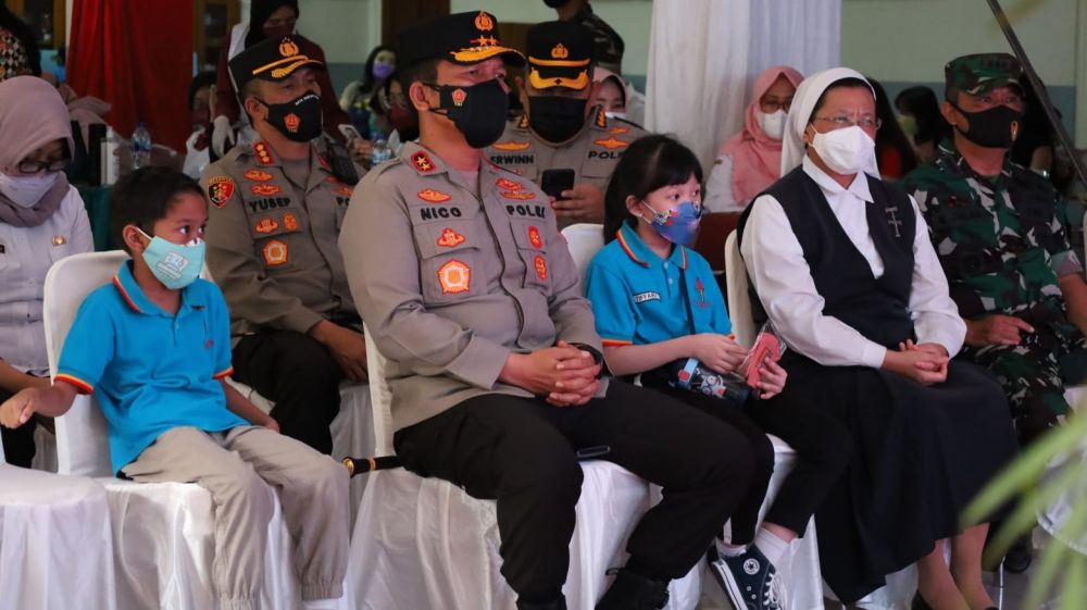 Kapolda Jatim Irjen Pol Dr Nico Afinta saat menghadiri launching vaksinasi merdeka anak