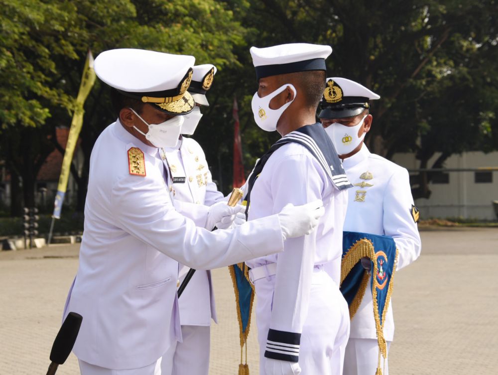 KLD Bahari Beriman Siregar menjadi lulusan terbaik siswa Dikmata