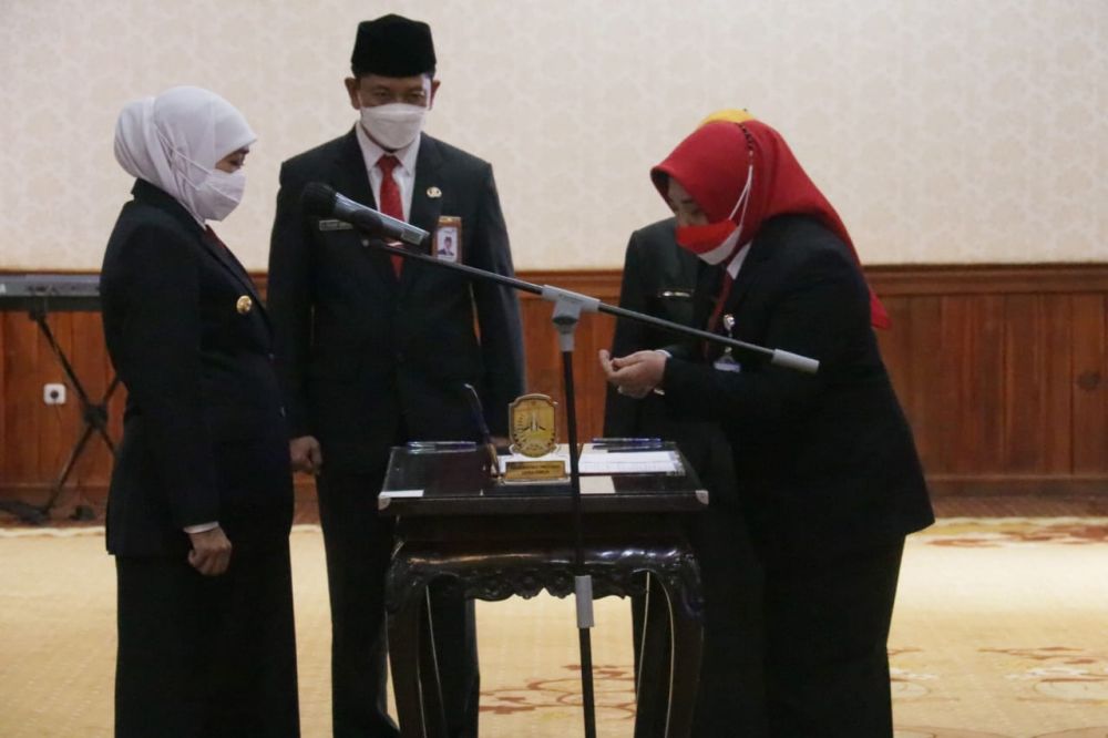 Gubernur Khofifah Kukuhkan Kaper BKKBN Jatim, Wujudkan Keluarga Berkualitas