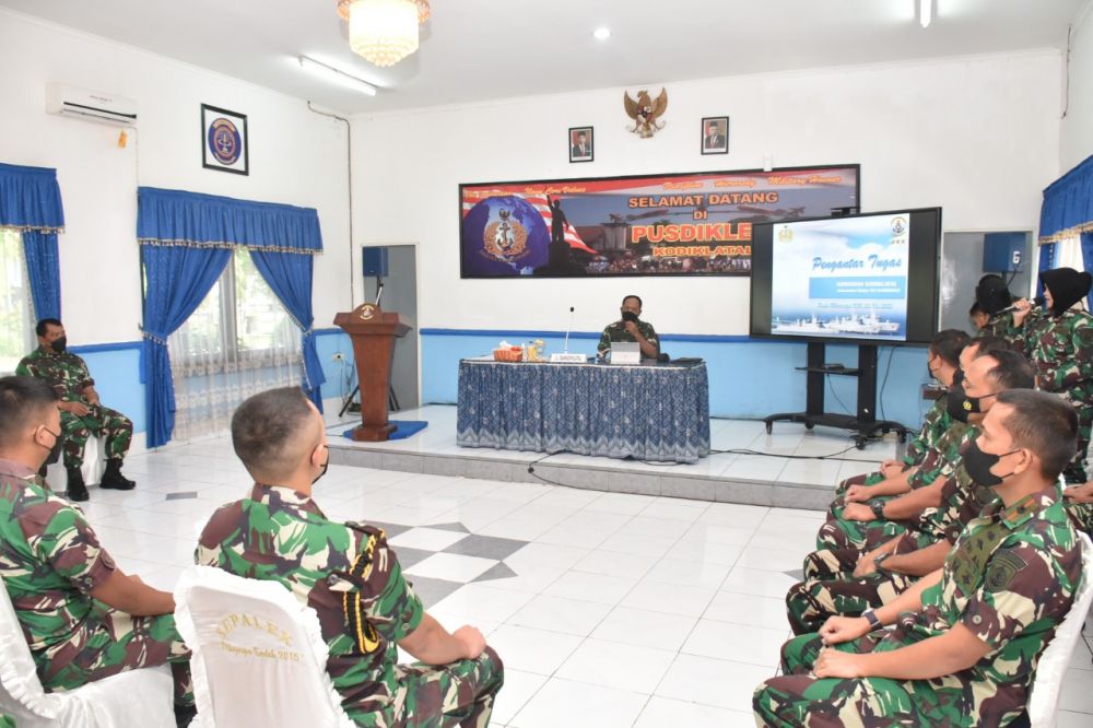 Dankodiklatal Laksamana Madya TNI Nurhidayat saat memberikan pembekalan
