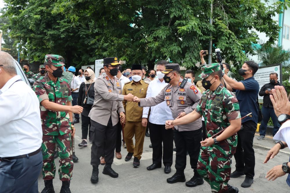 Forkopimda Jatim saat cek lokasi pabrik minyak goreng di Gresik