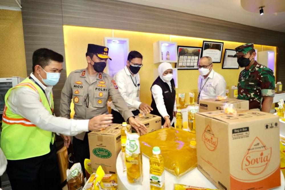 Forkopimda Jatim saat cek pabrik minyak goreng di Gresik