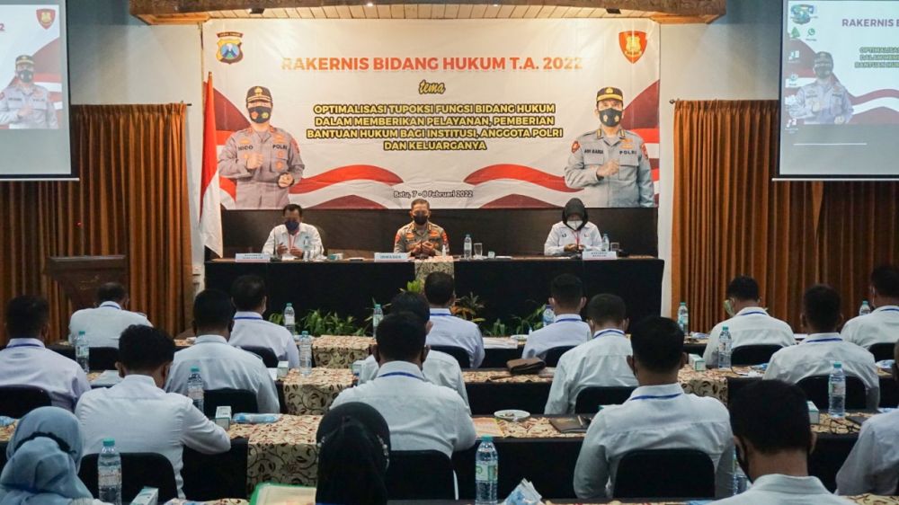 Polda Jatim saat laksanakan Rakernis bidang hukum ke Polres jajaran