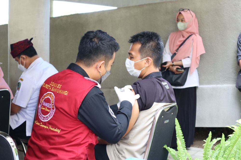 Polresta Banyuwangi Laksanakan Arahan Kapolri Tingkatkan Akselerasi Vaksin