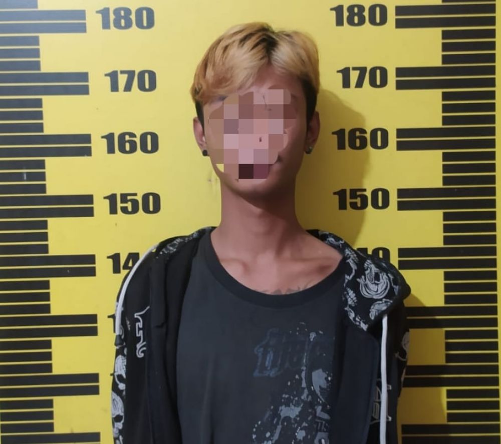 Tersangka diamankan Polisi beserta barang bukti