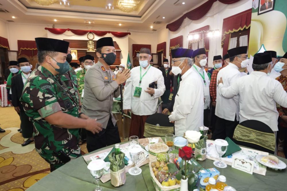 Kapolda Jatim Irjen Pol Dr Nico Afinta saat ramah tamah di gedung Grahadi Surabaya