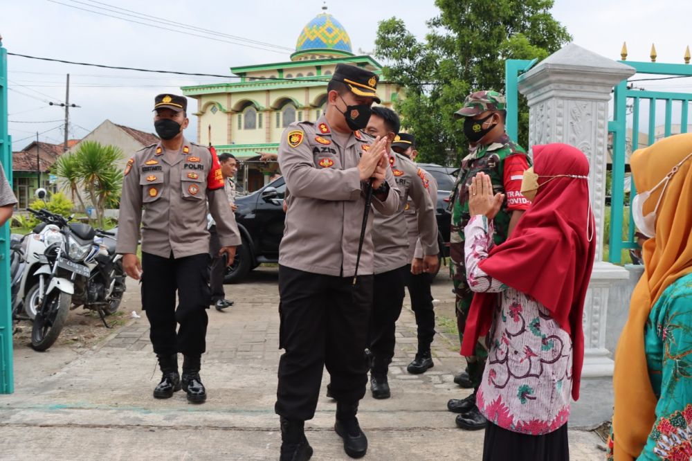 Kapolres Gresik AKBP Mochamad Nur Azis saat tinjau vaksin di SDN 185 Wringinanom Gresik