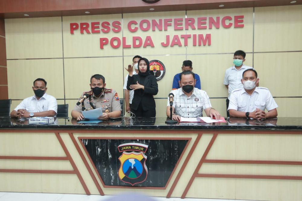 Ditreskrimum Polda Jatim amankan tersangka beserta barang bukti 