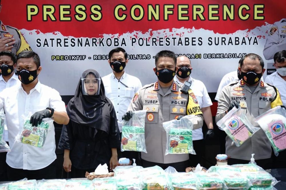 Satresnarkoba Polrestabes Surabaya Berhasil Amankan 46,6 Kg Sabu dan 4.000 Pil Koplo