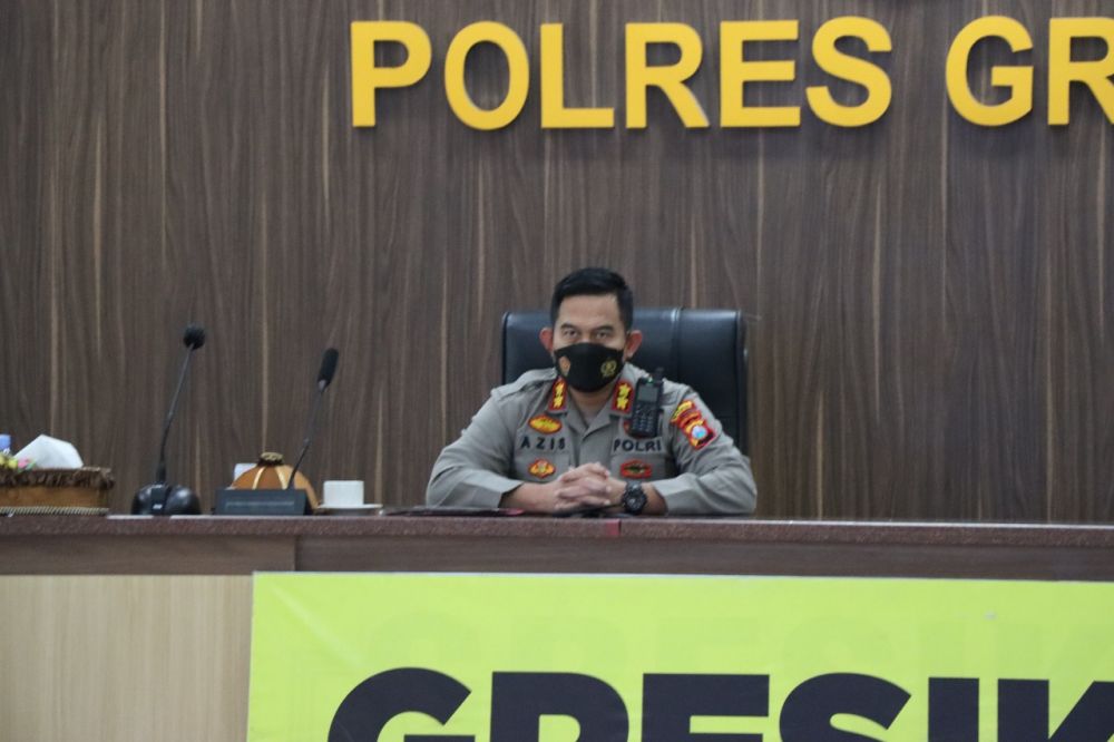 Kapolres Gresik AKBP Mochamad Nur Azis saat memberikan keterangan
