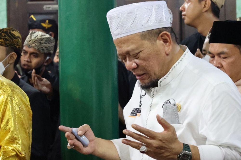 Ketua DPD RI AA LaNyalla Mahmud Mattalitti menghadiri Maulid Nabi Muhammad SAW (Mauludan) di Kesultanan Kanoman Cirebon Jabar 