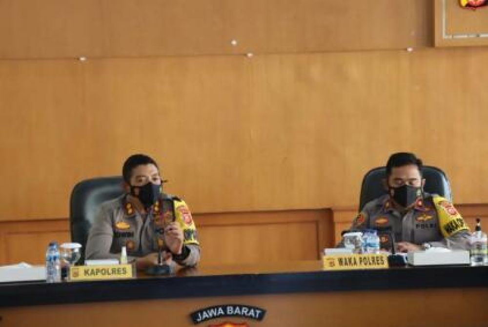 Foto Kapolres didampingi Wakapolres saat memberikan arahan
