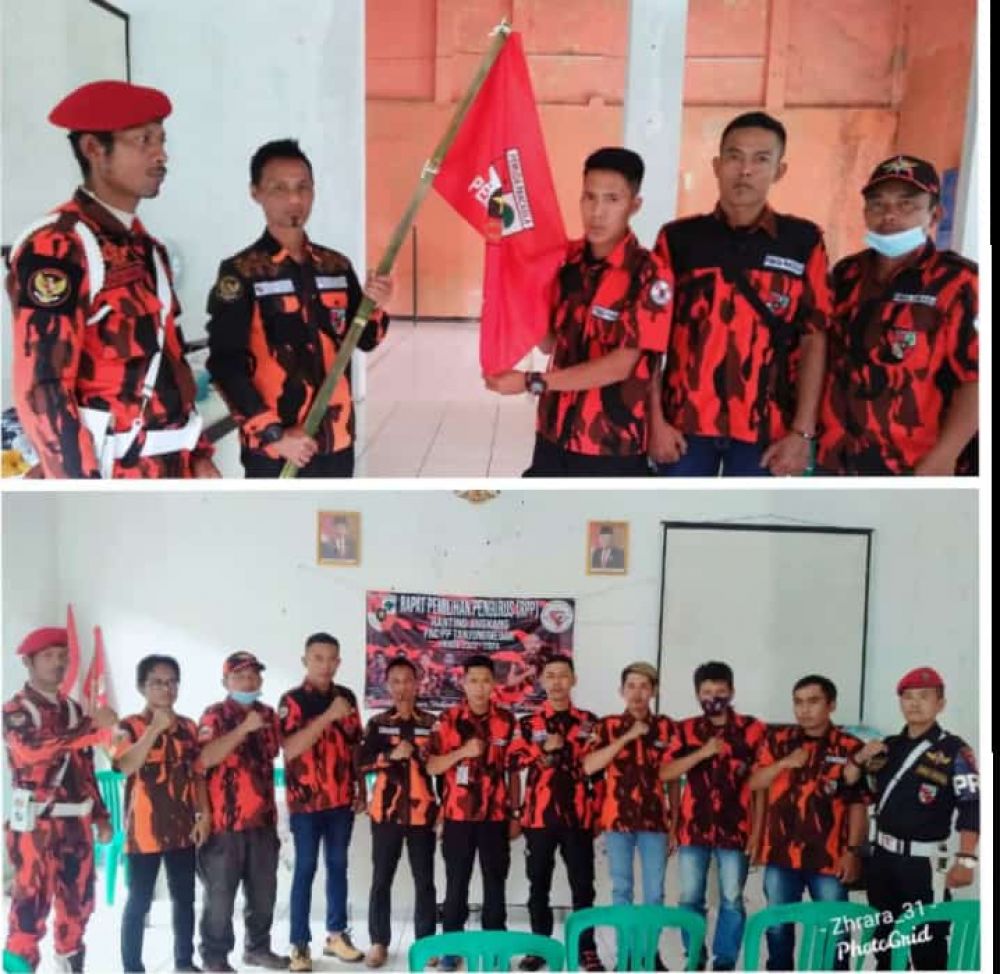 Saat foto bersama disaat selesai acara sidang RPP di aula kantor kepala Desa Jingkang