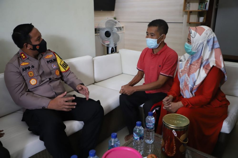 Kapolres Mojokerto Besuk Anggota, Laksanakan Program Semangat