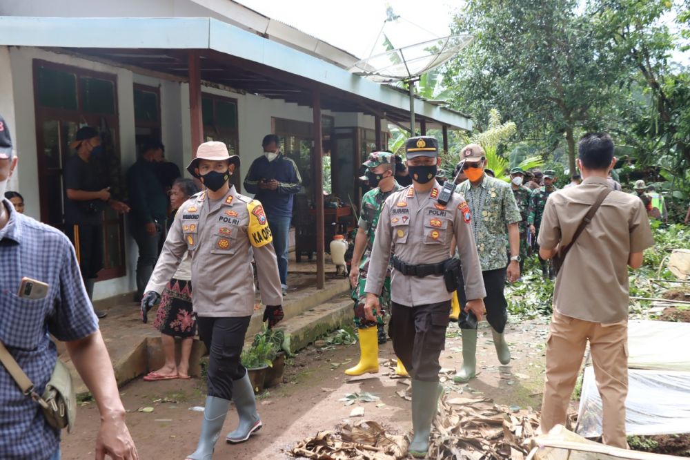 Kapolres Bondowoso AKBP Wimboko saat tinjau lokasi