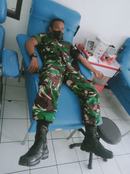 Serda Ridwan rela mendonorkan darah untuk Melani (17) seorang anak gadis yang mengidap penyakit Thalasemia.