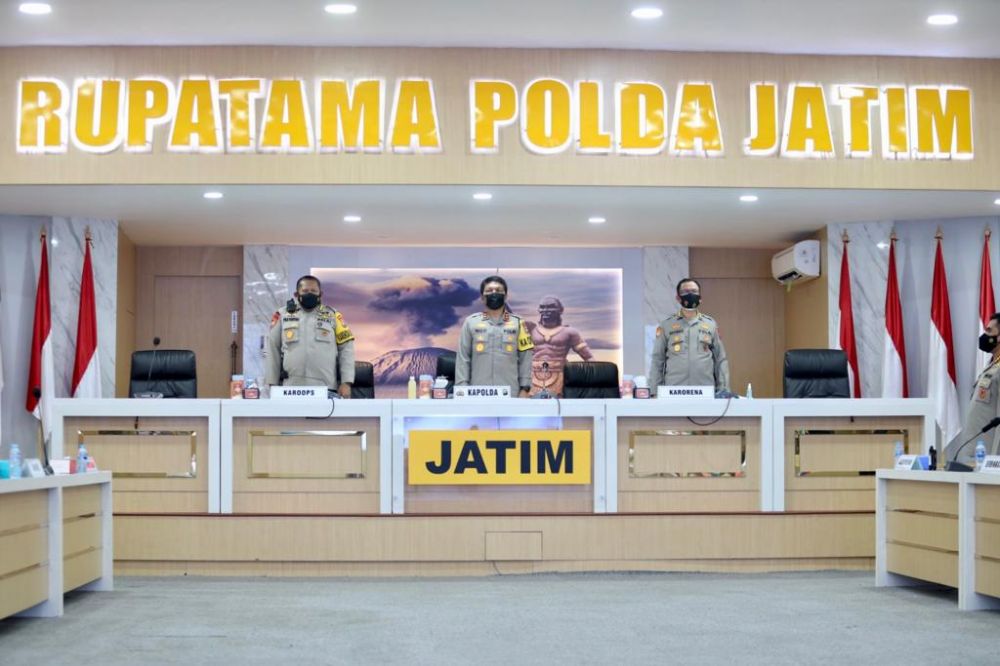 Polda Jatim saat zoom dengan KemenPAN-RB dan Kapolri terkait terima penghargaan dengan Pelayanan Prima