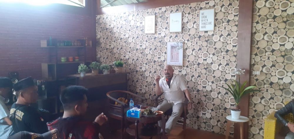 Ketua MPC Pemuda Pancasila Kabupaten Sumedang saat memberikan pembekalan kepada seluruh ketua ranting maupun ketua PAC yang hadir