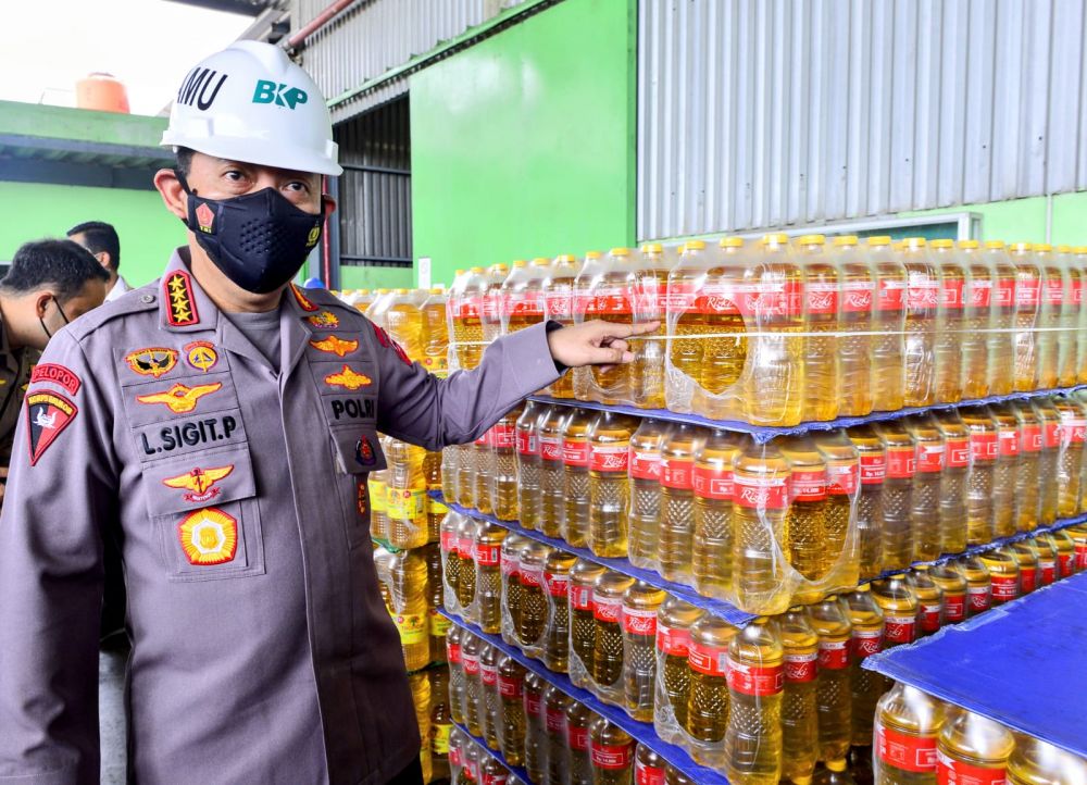 Kapolri Jenderal Listyo Sigit Prabowo saat tinjau pabrik Migor di PT. Bina Karya Prima di Cilincing
