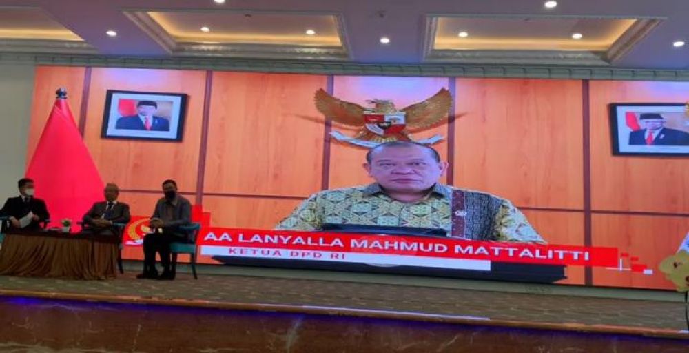 Ketua DPD RI AA LaNyalla Mahmud Mattalitti saat rapat secara virtual 
