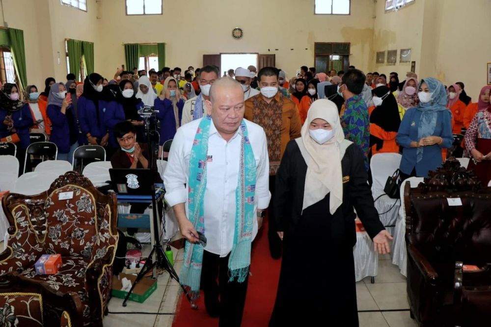 Ketua DPD RI saat mengisi kuliah umum di kampus Institut Teknologi dan Bisnis (ITBis) Lembah Dempok, Pagar Alam Sumsel