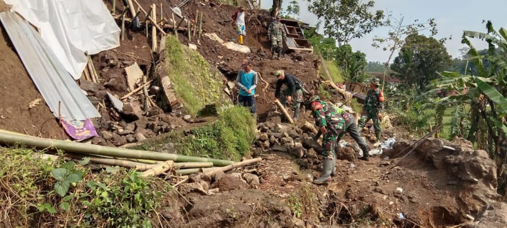 Koramil 1001/SU, Kodim 0610 Sumedang Gelar Karya Bhakti Pasca Bencana Tanah Longsor
