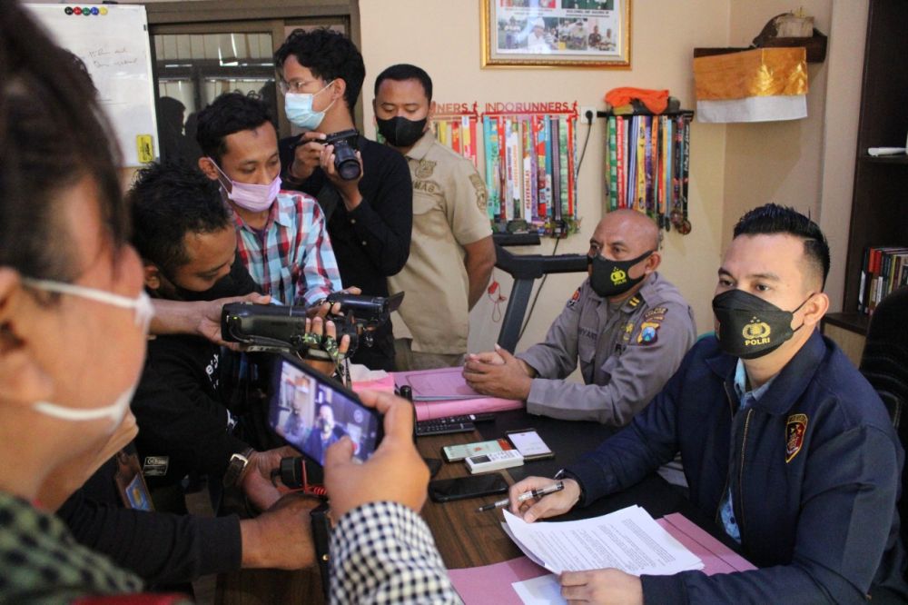 Satreskrim Polres Nganjuk saat memberikan keterangan