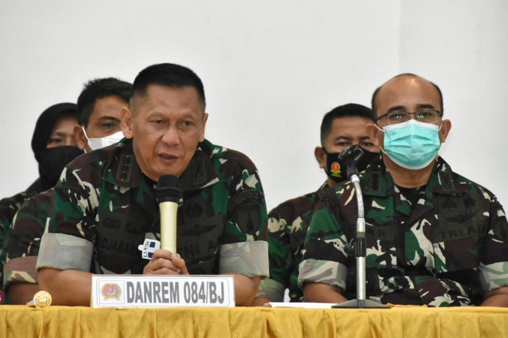 Danrem 084/BJ Kolonel Inf Widjanarko saat beri pengarahan ke Prajurit dan PNS