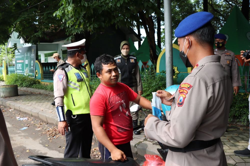 Polres Gresik Galakkan Disiplin Prokes Gelar Pamor Keris
