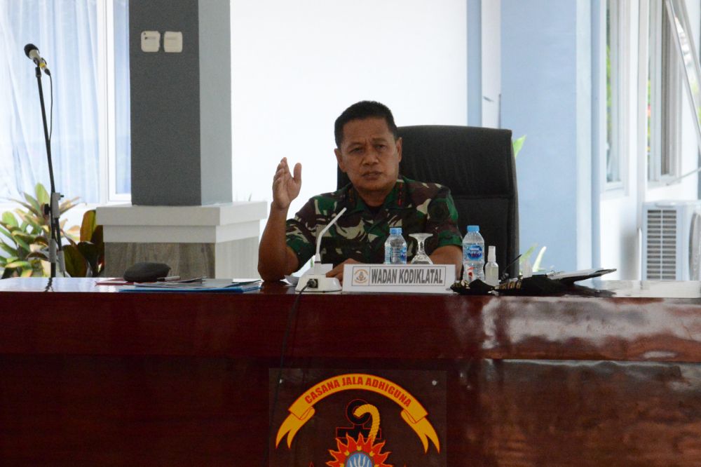 Wadan Kodiklatal Laksamana Muda TNI Agus Hariadi saat memberikan pemaparan