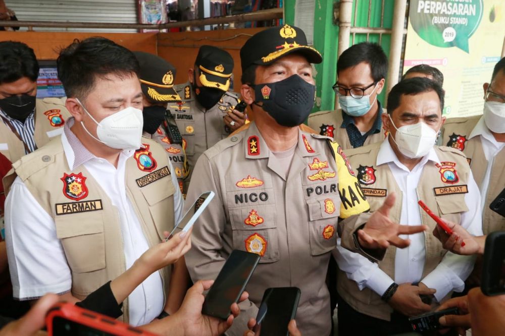 Kapolda Jatim Irjen Pol Dr Nico Afinta saat tinjau Pasar Wonokromo