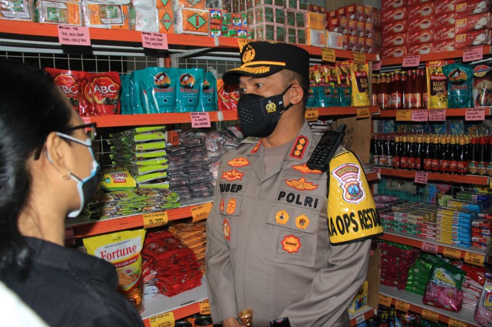 Kapolrestabes Surabaya Kombes Pol A. Yusep Gunawan saat sidak di pasar