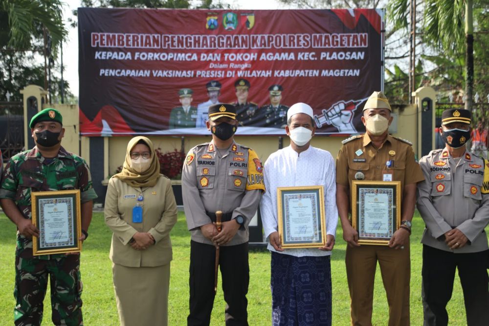 Kapolres Magetan Beri penghargaan Forkopimcam Plaosan 