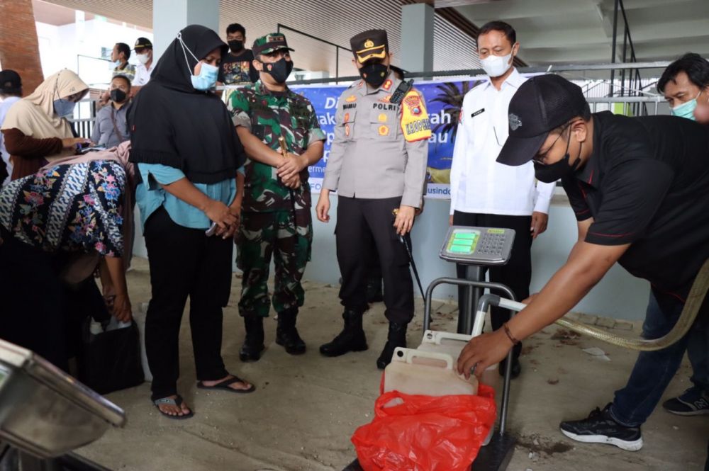 Kapolres Bojonegoro dan Dandim 0813 pantau pendistribusian minyak goreng 