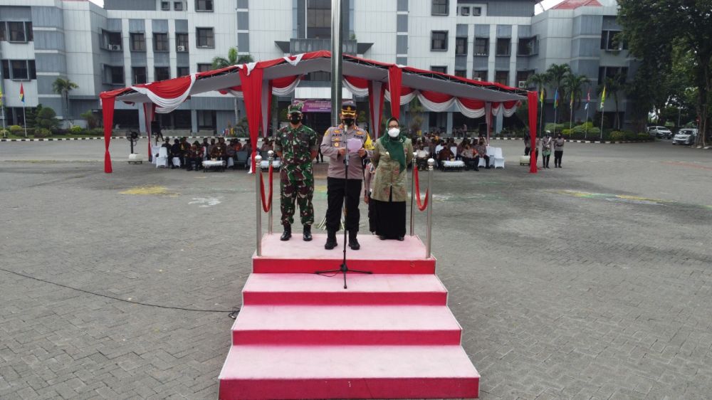 Kapolres Gresik AKBP Mochamad Nur Azis saat pimpin apel pasukan pengamanan Pilkades