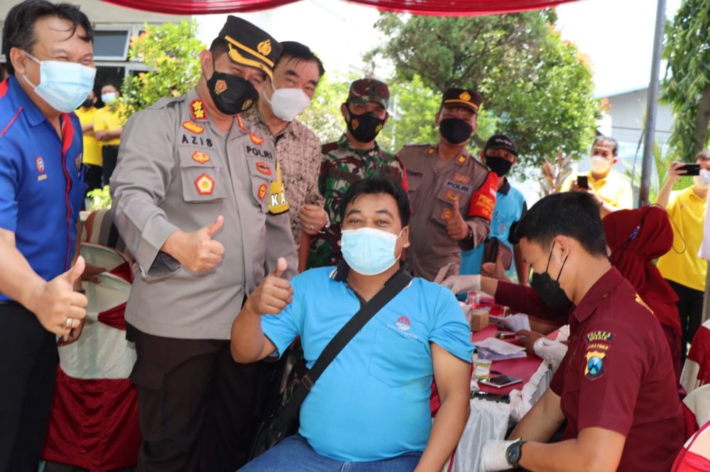 Kapolres Gresik AKBP Mochamad Nur Azis saat tinjau vaksin