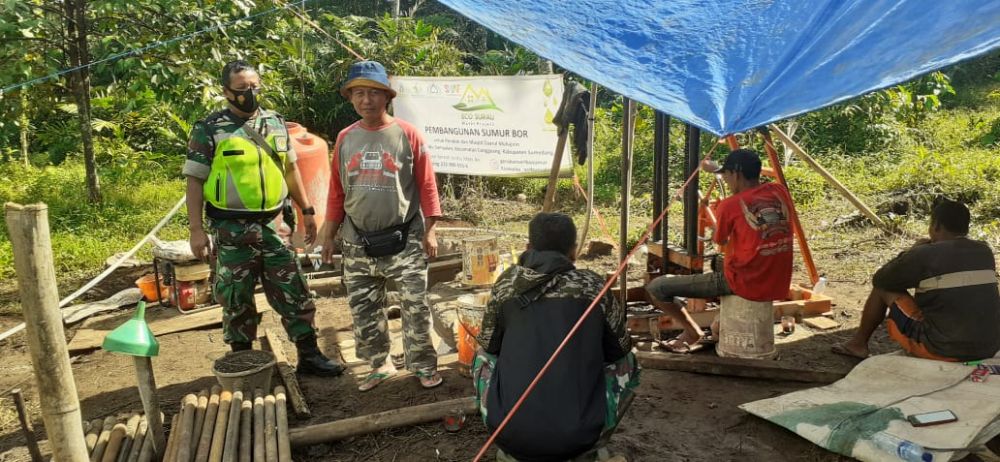 Tampak lokasi pengeboran sumur yang masih berlangsung.