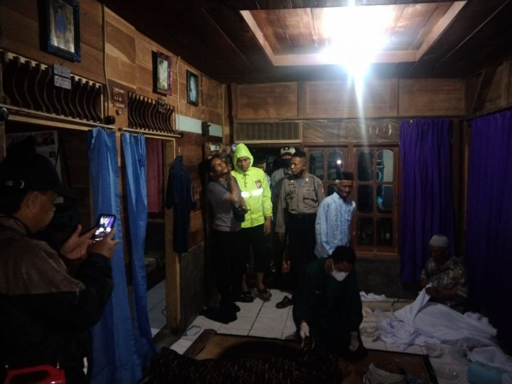 Tampak suasana duka di rumah korban meninggal disambar petir