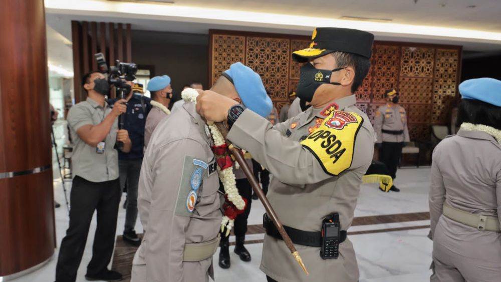 Kapolda Jatim Irjen Pol Dr Nico Afinta saat sambut personel Polda Jatim Satgas Garbha FPU 2 Minusca dan FPU 12 UN