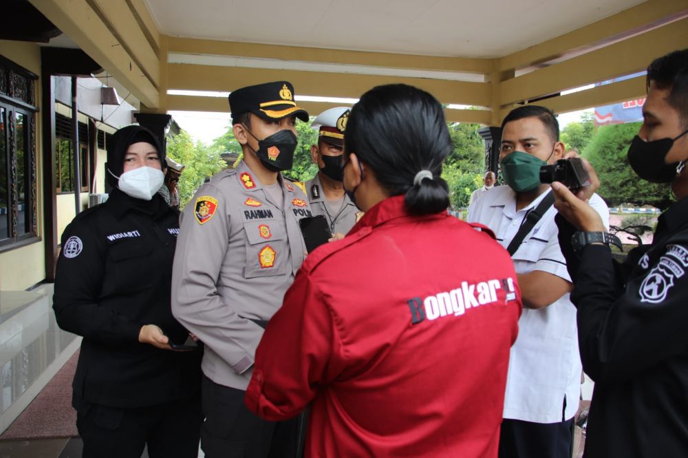 Kapolres Sumenep AKBP Rahman Wijaya saat tinjau vaksin di PT. Tanjung Odi