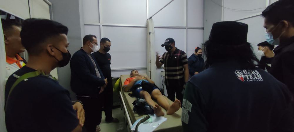 Kapolres Sumedang saat menjenguk langsung korban pemukulan di RSUD Kabupaten Sumedang.
