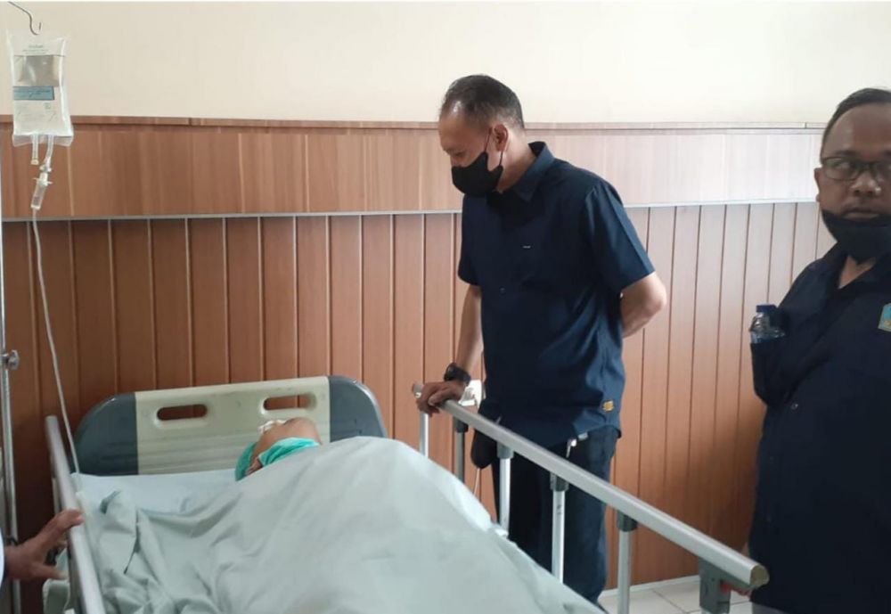 Tampak foto Husni Nursyaf pasca Operasi mata di RSUD Kabupaten Sumedang.